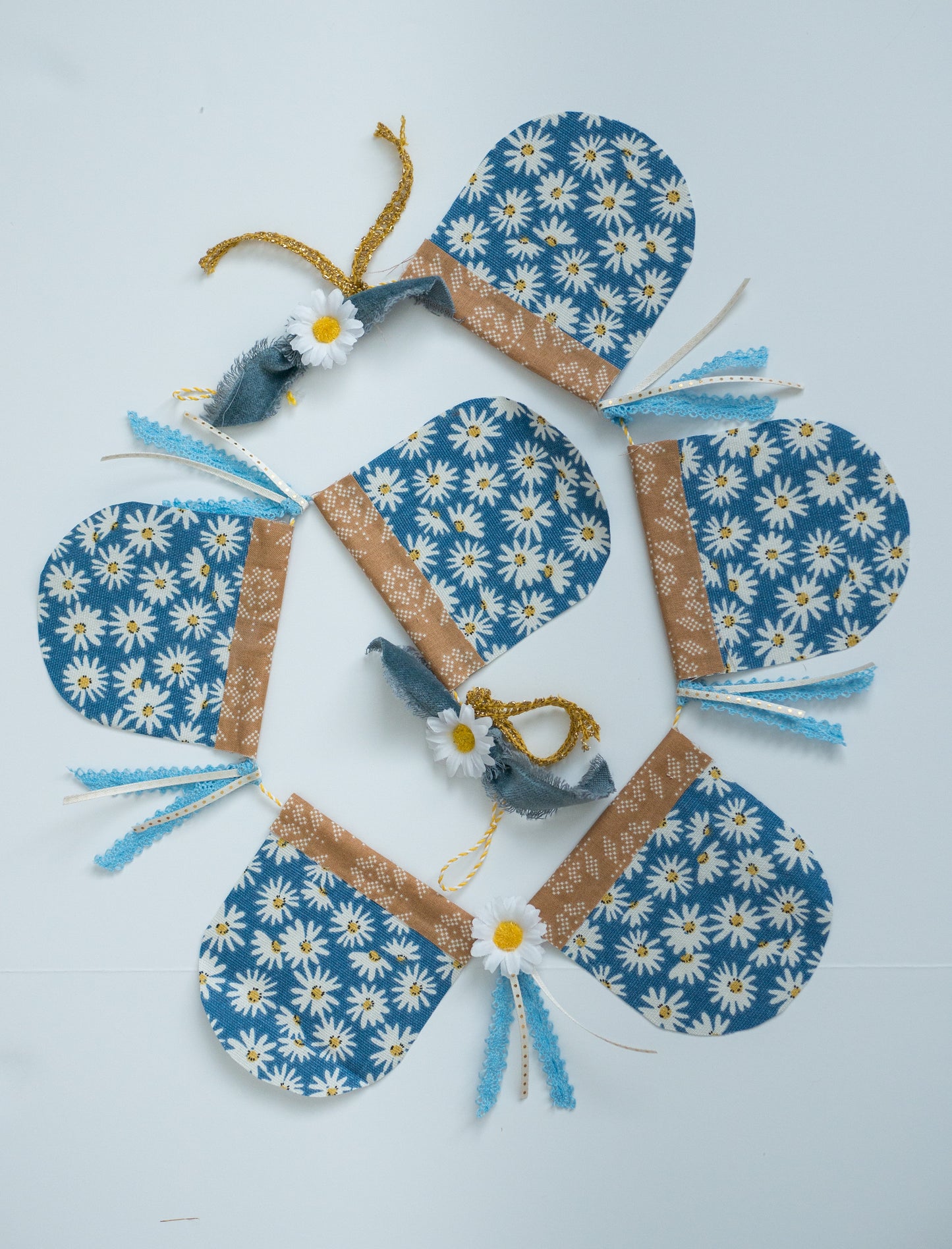 Summer Daisy Scallop Garland