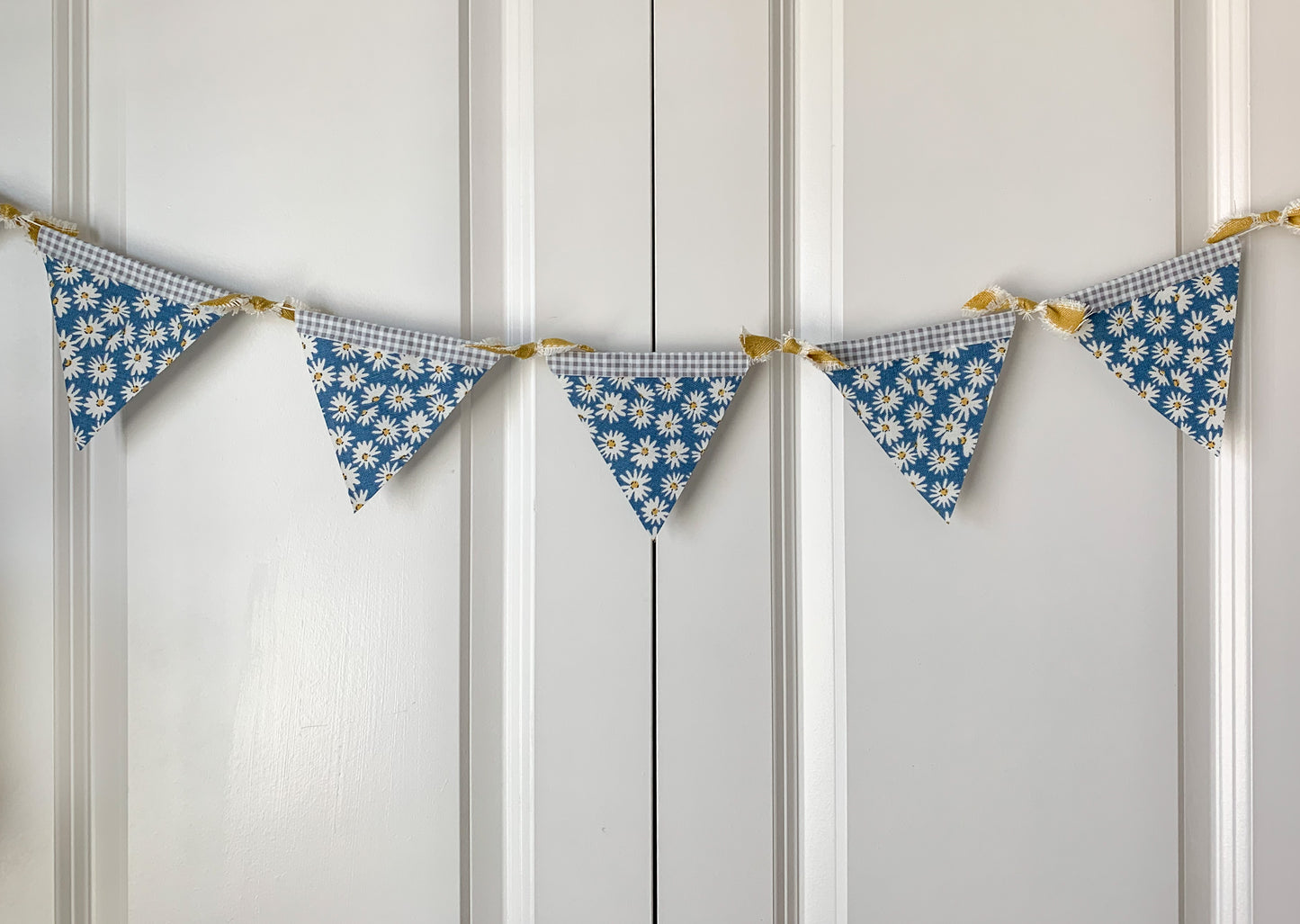 Blue Daisy Flag Garland